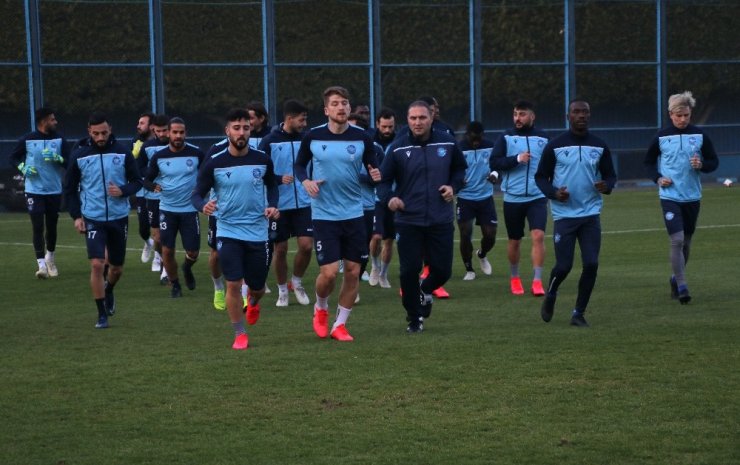 Uğur Tütüneker: “1 maç kaybettik diye yarıştan kopmadık”