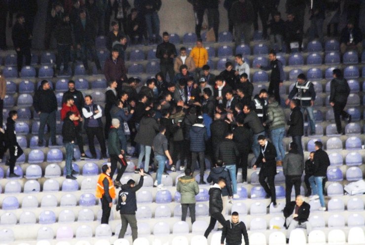 Afyonkarahisar’da polise kavgalı doğum günü sürprizi!