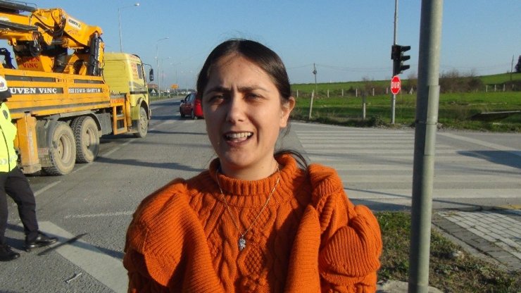 Otomobil ışıkta bekleyen araca arkadan çarptı: 4 yaralı