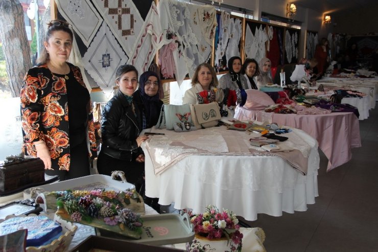 Bin kursiyerin yaptığı el emeği ürünler görücüye çıktı