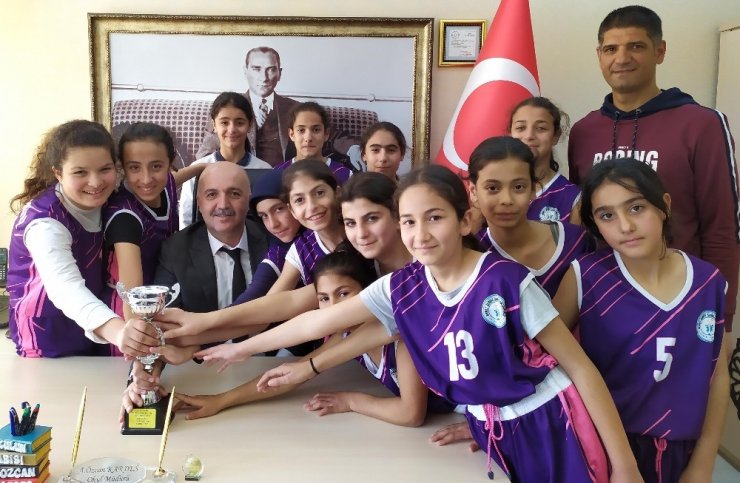 Ahmet Şerife Sanlı’nın küçük kızları namağlup şampiyon oldu