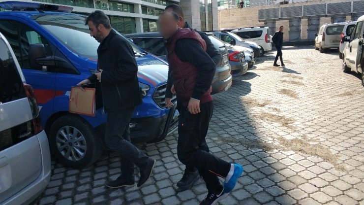 Polis kaçan aracın lastiğine ateş açtı: 1 yaralı