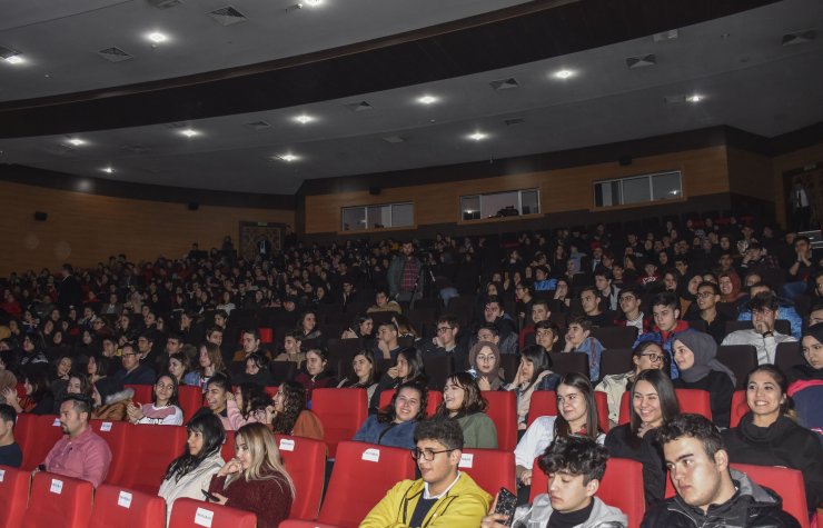 Öğrenciler kariyer fuarında üniversiteleri tanıdı