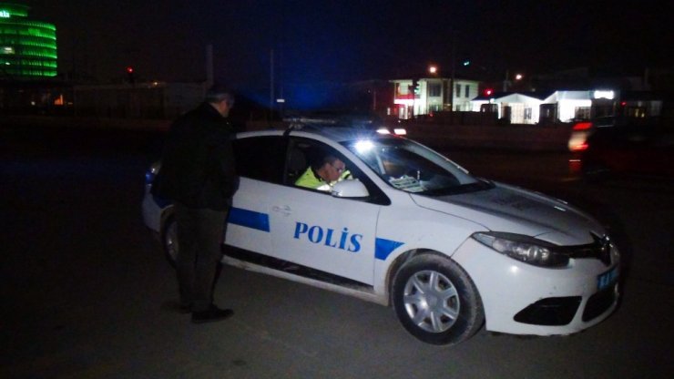 Bursa’da karşıdan karşıya geçen bir kadına otomobilin çarptığı feci kazanın kamera görüntüleri ortaya çıktı