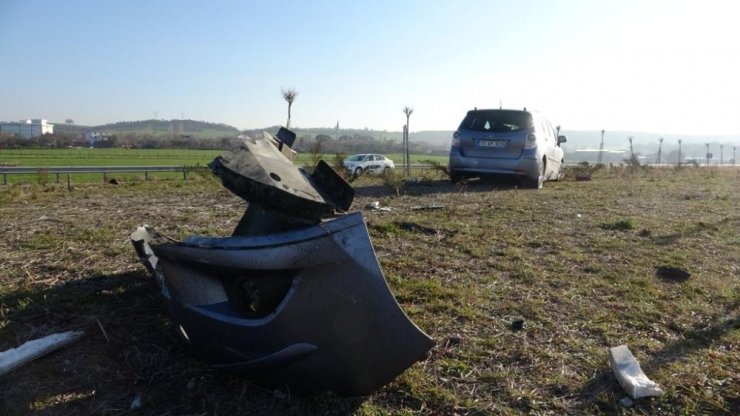 Çanakkale’de otomobil motosikletle çarpıştı: 1 ölü, 2 yaralı