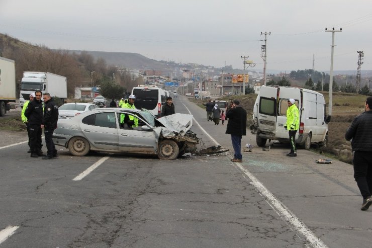 Diyarbakır’da zincirleme trafik kazası: 2 ağır yaralı