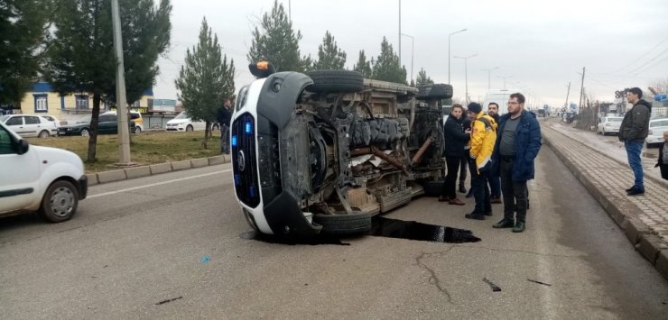 Diyarbakır’da hasta taşıyan ambulans kaza yaptı: 5 yaralı