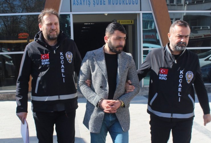 İşten çıkartılınca eski amirinin evini kurşunlayan şahıs tutuklandı