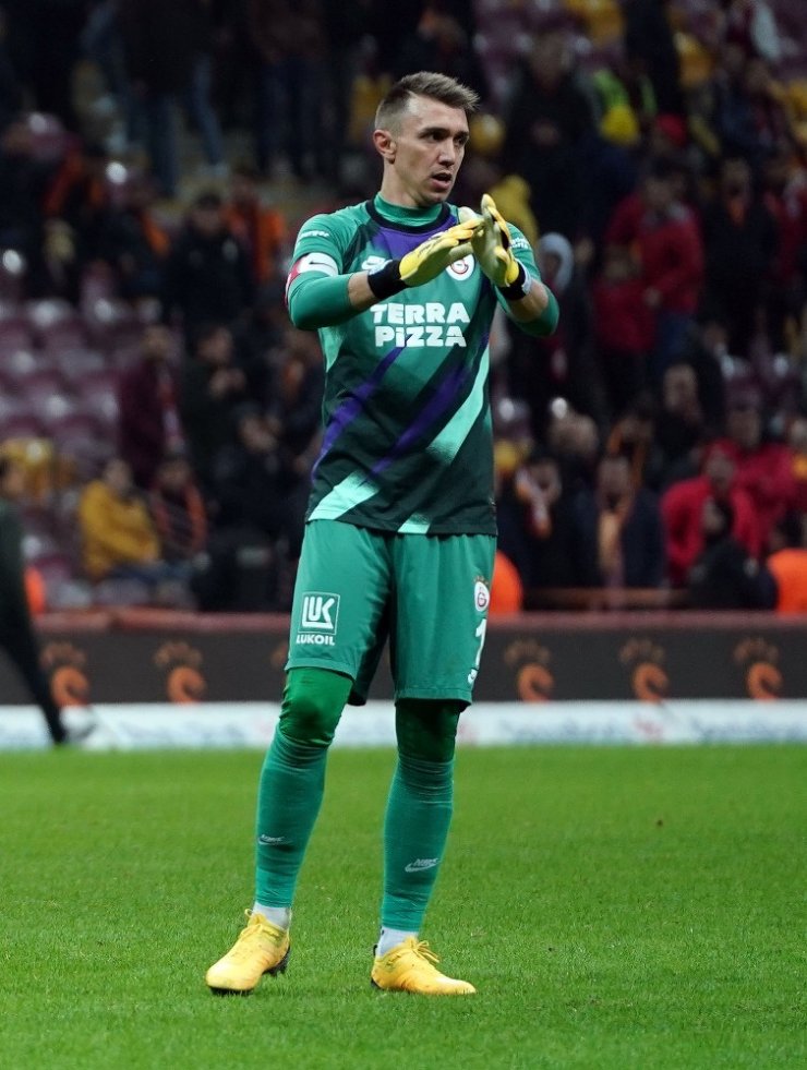 Derbinin en deneyimlisi Muslera