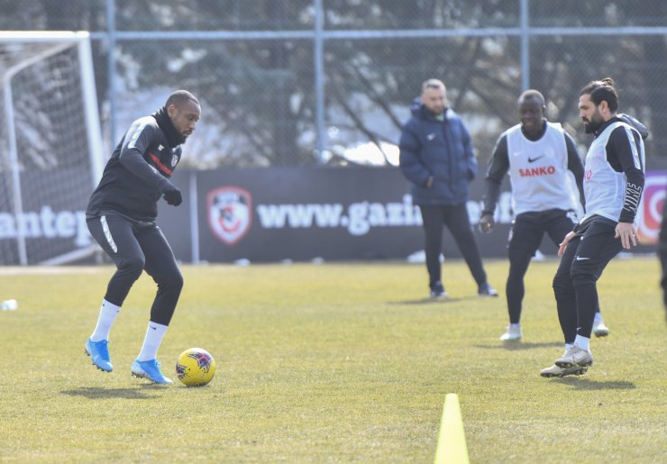 Gaziantep FK Teknik Direktörü Sumudica: "36-37 puanla ligde kalınabilir"