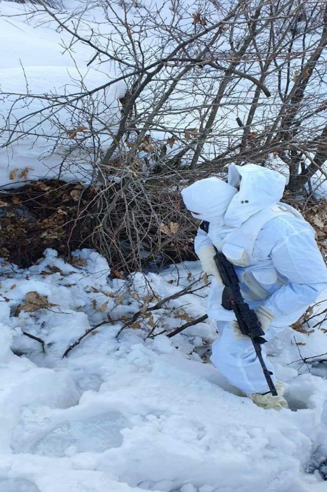Derecik kırsalında AT-40 füzesi ele geçirildi