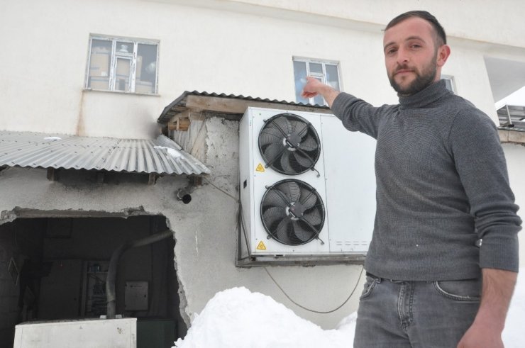 Çatıdaki karı temizlerken ölümden dönen Özgenç, o anları anlattı