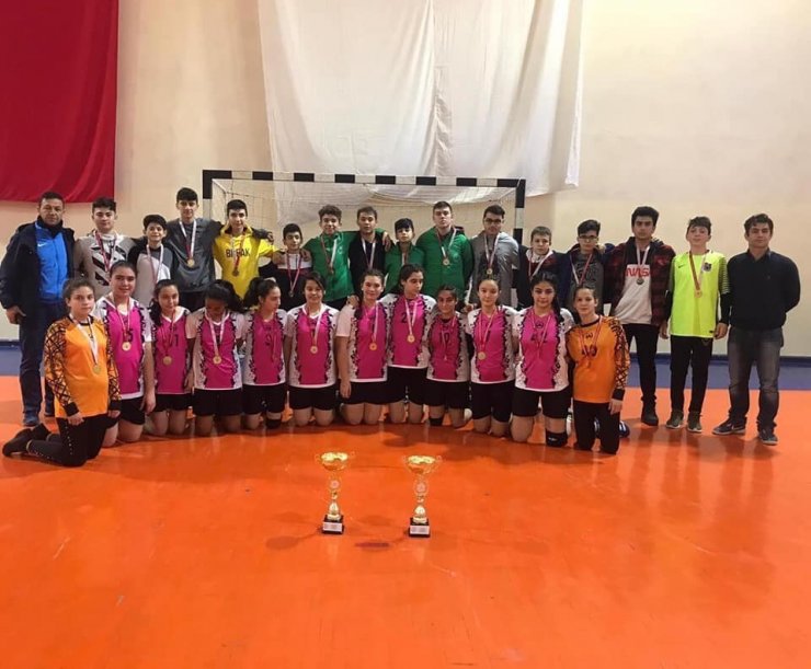 12 ilin yıldızları Isparta’da ter dökecek