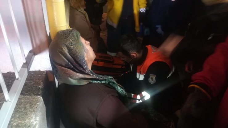 İzmir’de 11 katlı binada korkutan yangın: 10 kişi dumandan etkilendi