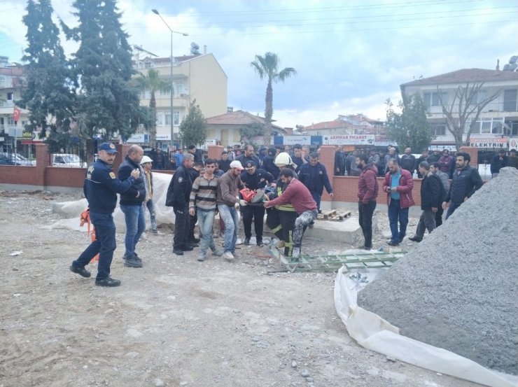 Kanalizasyon çukuruna düşen işçi yaralandı