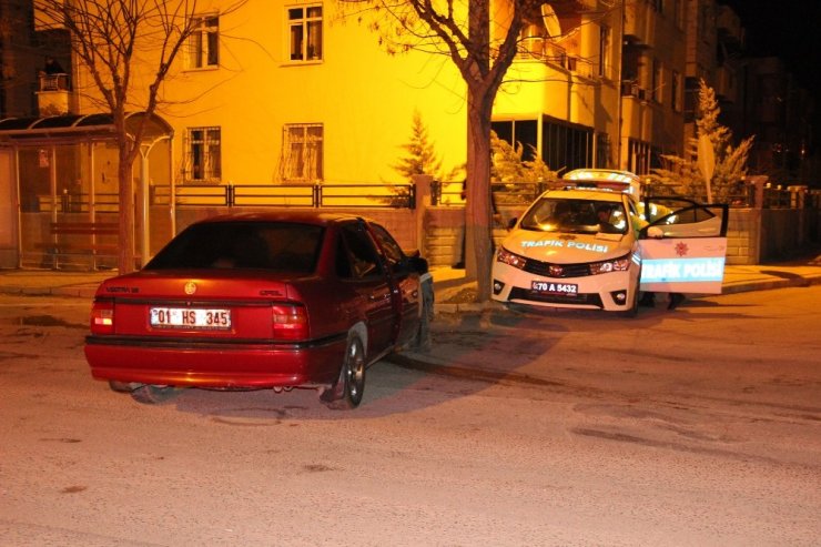 Karaman’da otomobil, polis aracıyla çarpıştı: 3’ü polis 4 yaralı