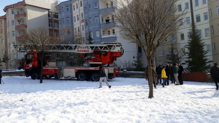 5. kattan atlayan şahıs ağır yaralandı