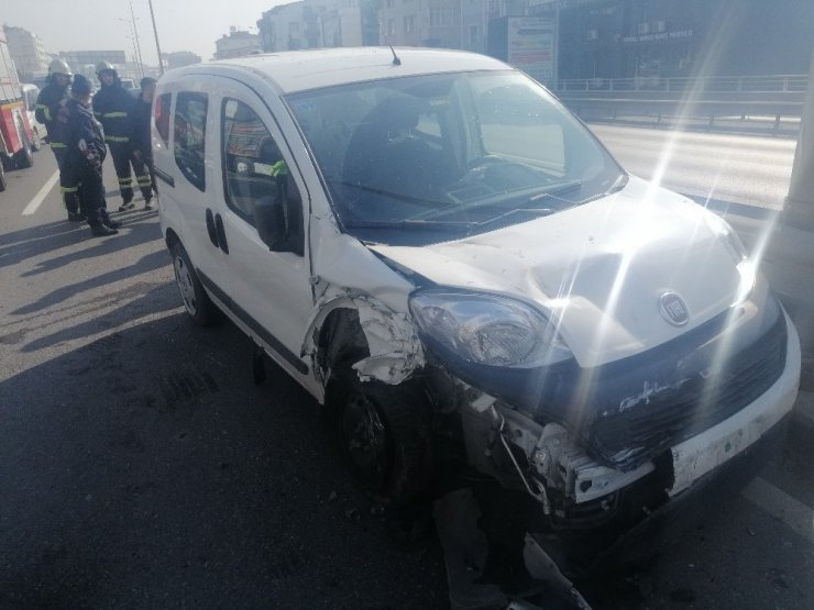 Otomobil tır ile çarpıştı: 2 yaralı