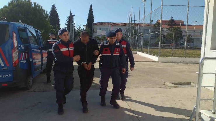 Polis süsüyle Makedon turistleri gasp eden 4 İranlı tutuklandı