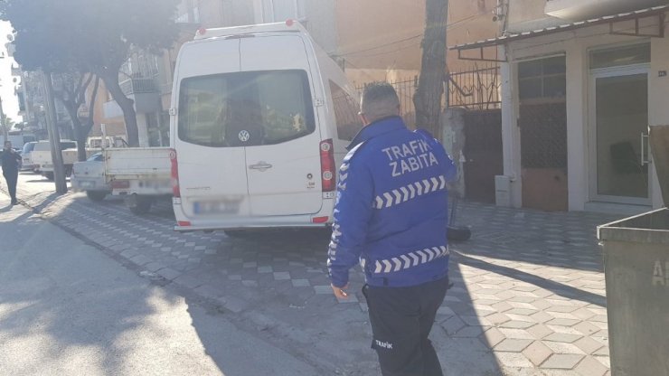 Manisa’da kaldırım ve duraklara park edenlere ceza yağıyor