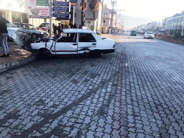 Emniyet kemeri takmayan sürücü otomobilden fırladı