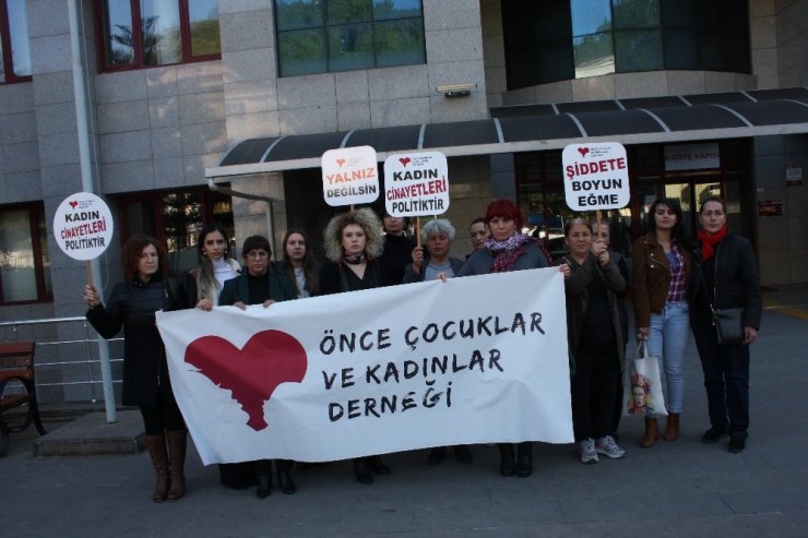 Eşini 25 yerinden bıçaklayıp ’Kendimi savundum’ dedi