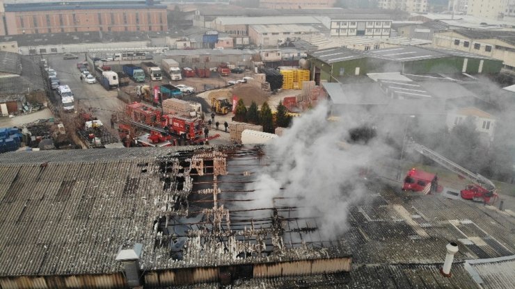 Pendik’te metal kaplama fabrikasında yangın