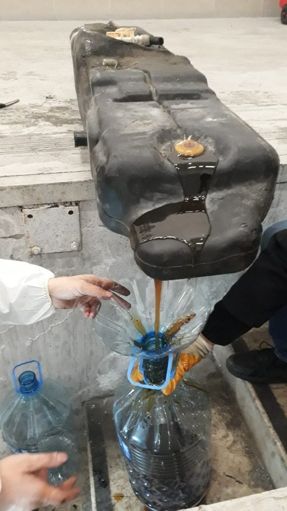 Sarp Gümrük Kapısı’nda 115 kilo kaçak bal ele geçirildi