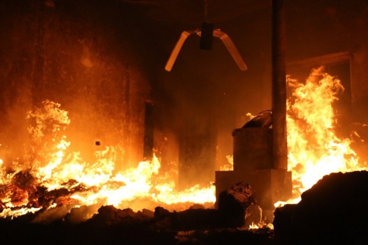 Esad rejimi ve Rus savaş uçakları İdlib’i vurdu: 3 ölü, 9 yaralı