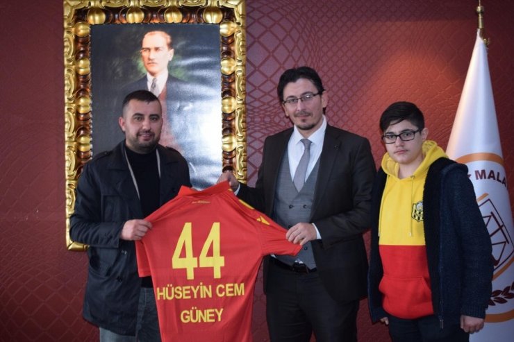 Taraftarlar Derneği Baro Başkanı Han’ı da onursal üye yaptı