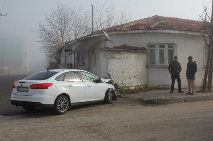 Otomobili sollarken eve daldı