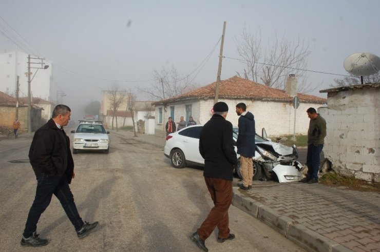 Otomobili sollarken eve daldı