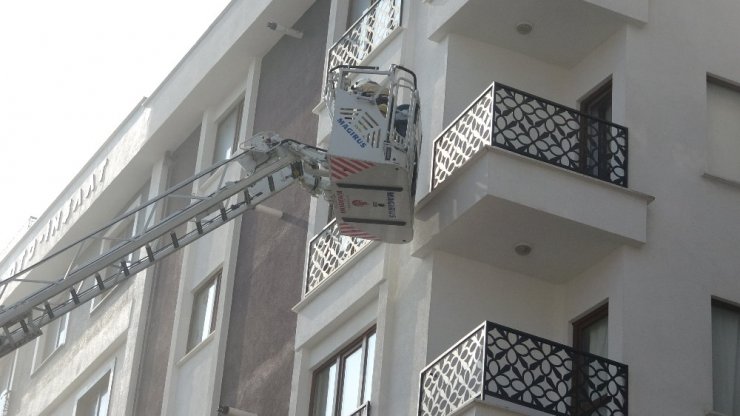 Sancaktepe’de evin alevlere teslim olduğu anlar kamerada