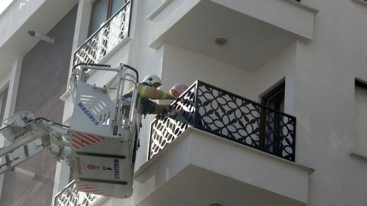 Sancaktepe’de evin alevlere teslim olduğu anlar kamerada