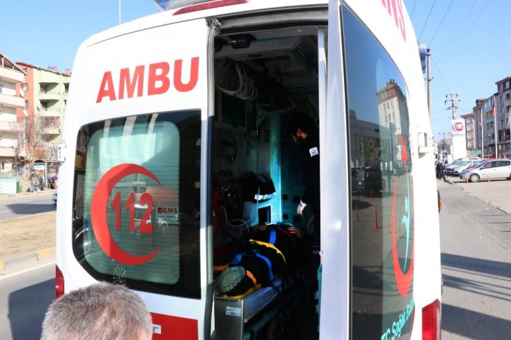 Gazetecinin babasına otomobil çarptı