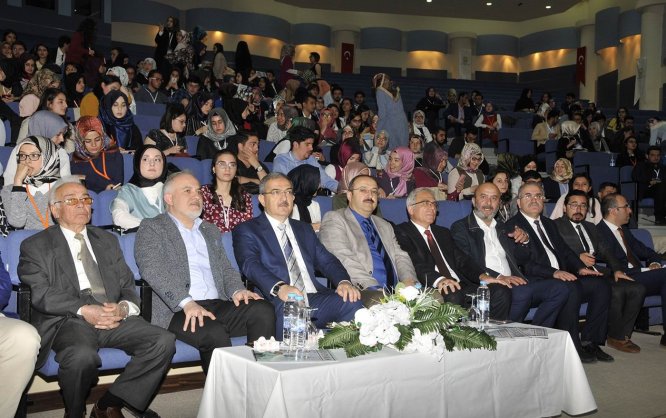3.-ulusal-tip-ogrenci-kongresi,-konya’da-basladi-(2).jpg