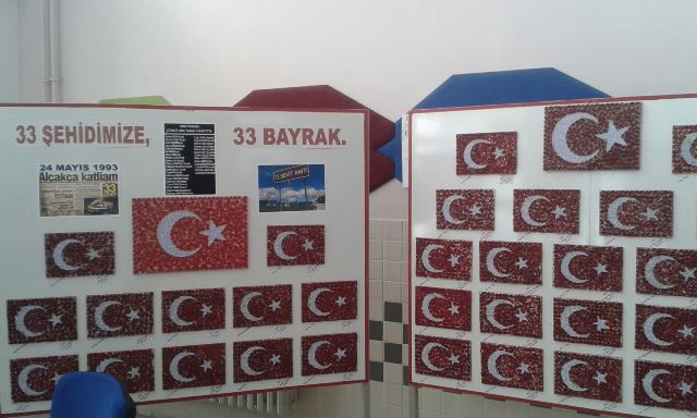 33-ogrenci-33-bayrak-(3).jpg