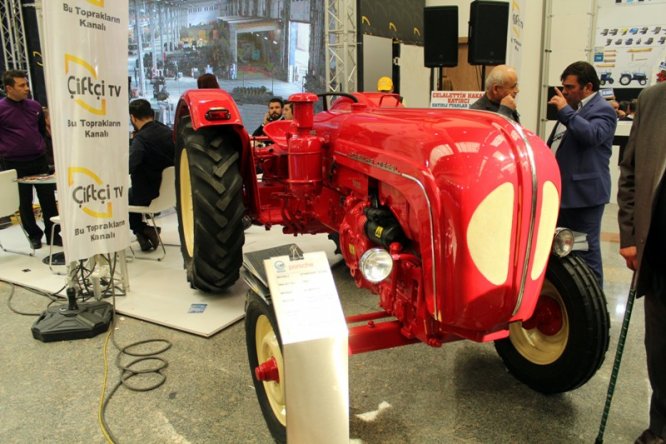 56-yasindaki-traktor-dikkat-cekiyor---(9).jpg
