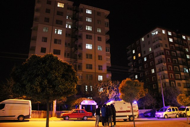 7’nci-kattan-atladi-once-cam-agacinin-uzerine-ardindan-yere-dustu-(3).jpg