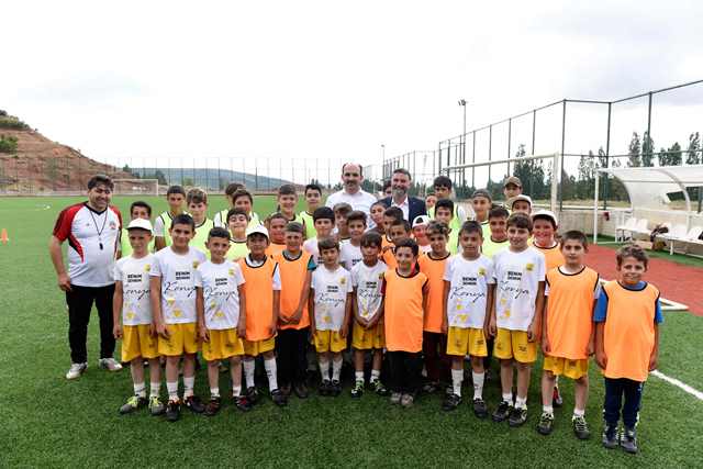 7-18-yas-arasi-gencler.jpg