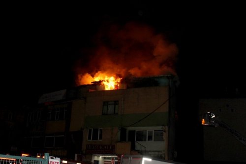 Kağıthane'de yangın hasara neden oldu