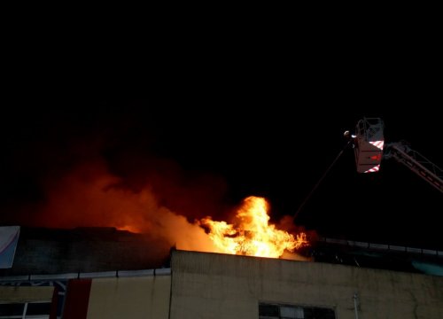 Kağıthane'de yangın hasara neden oldu