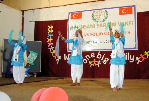 İHH'dan Sri Lankalı yetimlere yardım eli