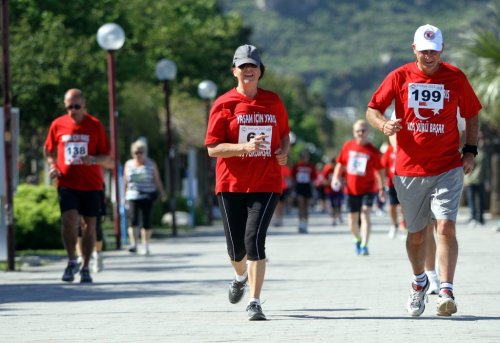 İngilizler kanser hastaları için koştu