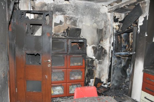 Patlayan buzdolabı hasara neden oldu