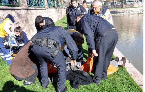 Porsuk Çayı'na düşen kişi kurtarıldı