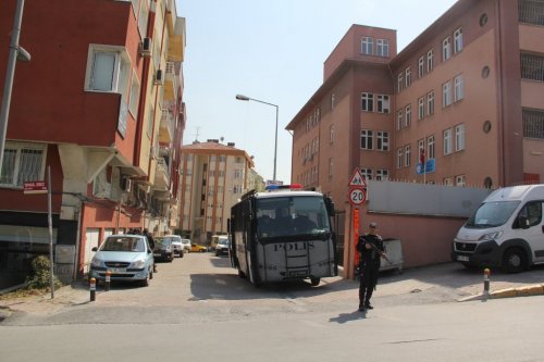 Bakırköy'de Valilik tarafından izin verilmeyen Grup Yorum konseri için toplanan ve uyarılara rağmen dağılmayan gruba müdahale edildi.