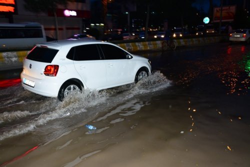 Batman’da su baskını