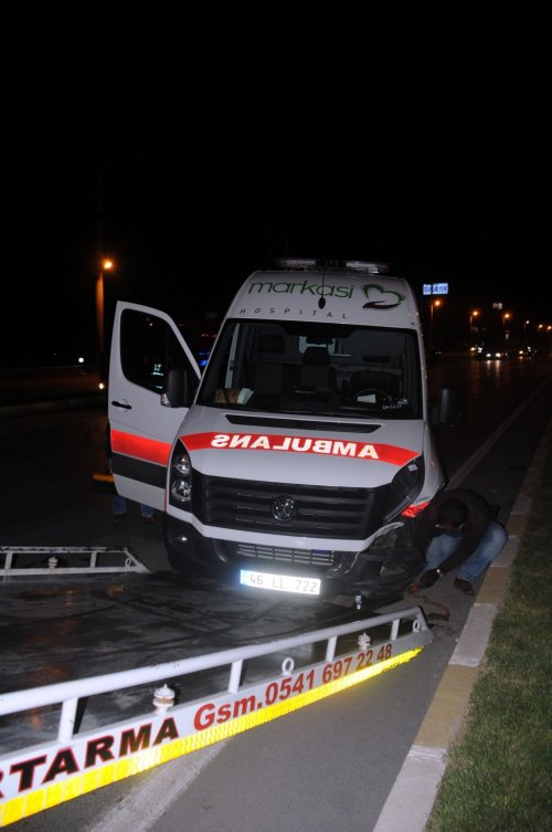 Ambulansla otomobil çarpıştı: 5 yaralı