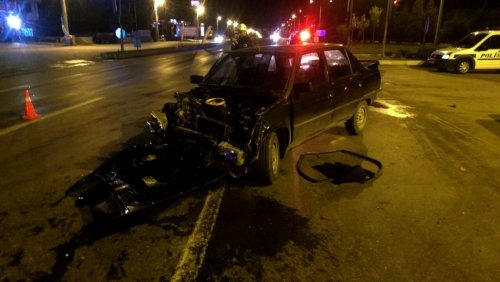 Ambulansla otomobil çarpıştı: 5 yaralı